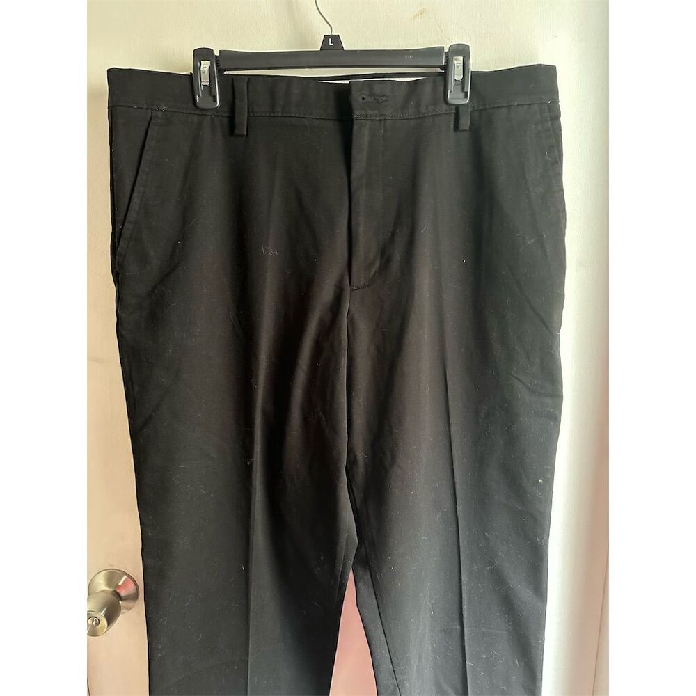 Dockers Men's Relaxed Fit Black Khaki Pants Size 38x29 Casual